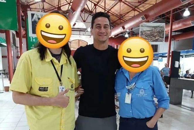 Foto que circula pelas redes sociais mostra Paulo Henrique Ganso no Poupatempo de Santos