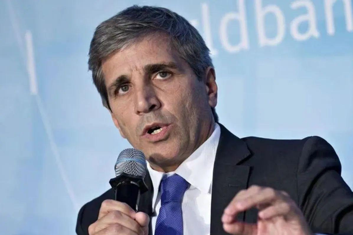 Considerando as propostas radicais de Milei, Caputo pode ser considerado um moderado