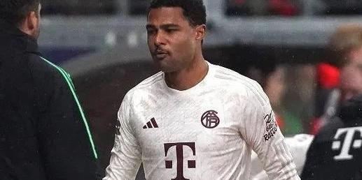 Gnabry sofre lesão