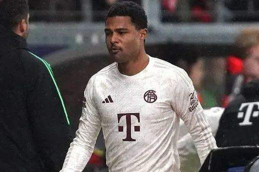 Gnabry sofre lesão