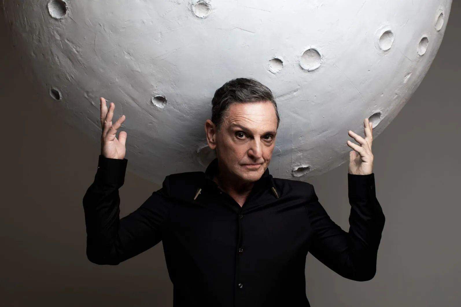 Músico faria show em Extrema e acabou de lançar novo álbum