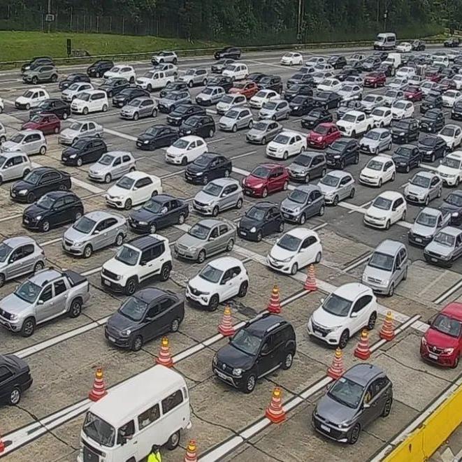 Pedágio da Rodovia dos Imigrantes na manhã deste sábado (23)