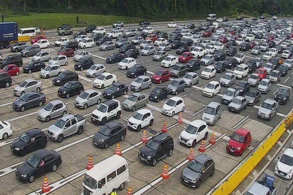 Rodovias do litoral de São Paulo devem ter aumento do fluxo de veículos no feriado de Corpus Christi