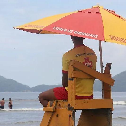 Sete guarda-vidas atuaram de forma coordenada na ocorrência, registrada na Praia de Pitangueiras, em Guarujá