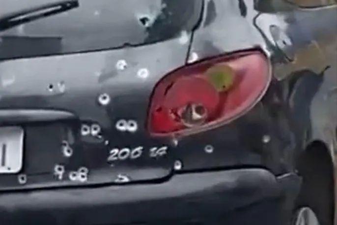 Carro usado no crime foi alvejado por seguranças da linha férrea após ataque