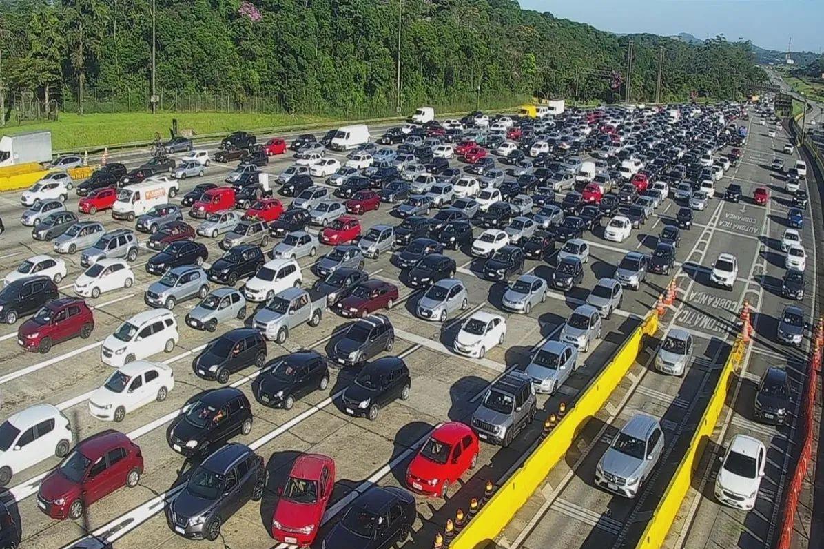Quinta (2) e sexta (3) devem ser os dias com maior fluxo de veículos em direção à Baixada Santista