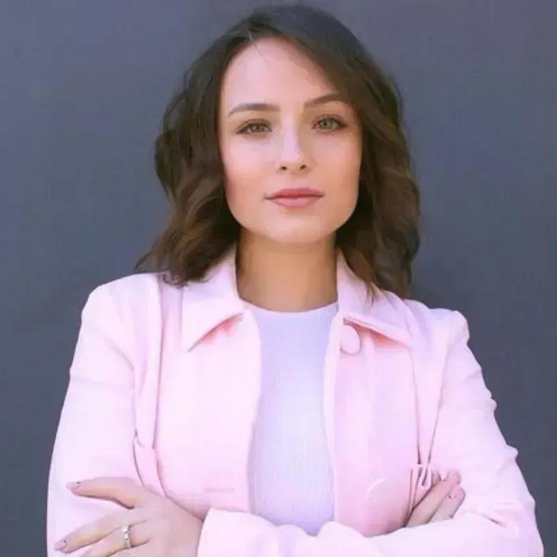 arissa Manoela comemora 23 anos