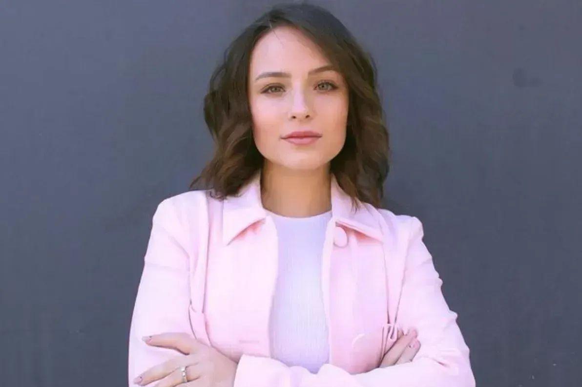 arissa Manoela comemora 23 anos