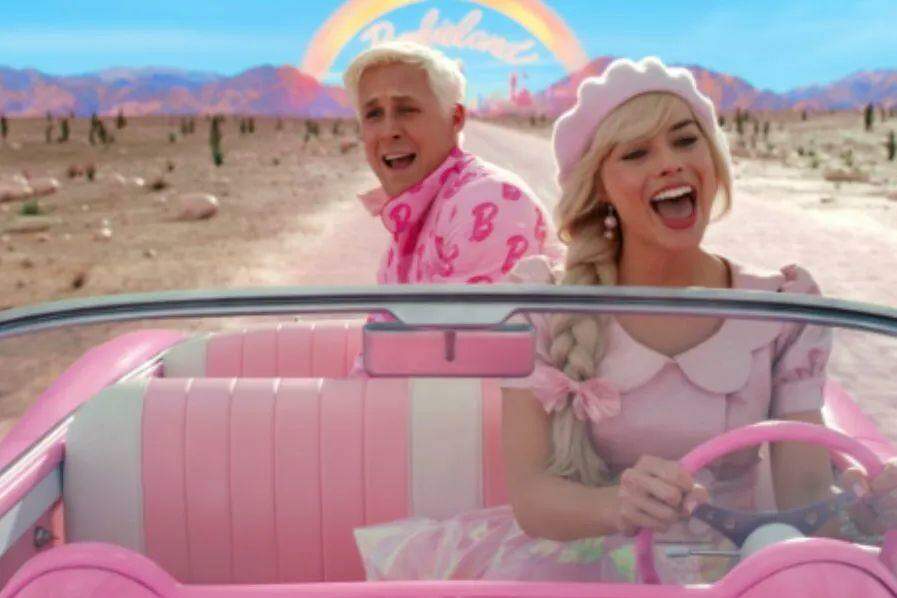 Margot Robbie e Ryan Gosling em “Barbie”, de Greta Gerwig