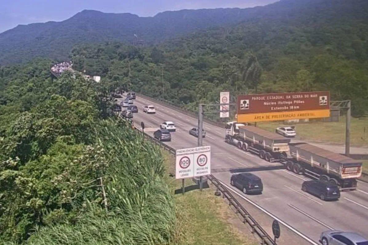 Quem vai para São Paulo enfrenta congestionamento nesta segunda (15)