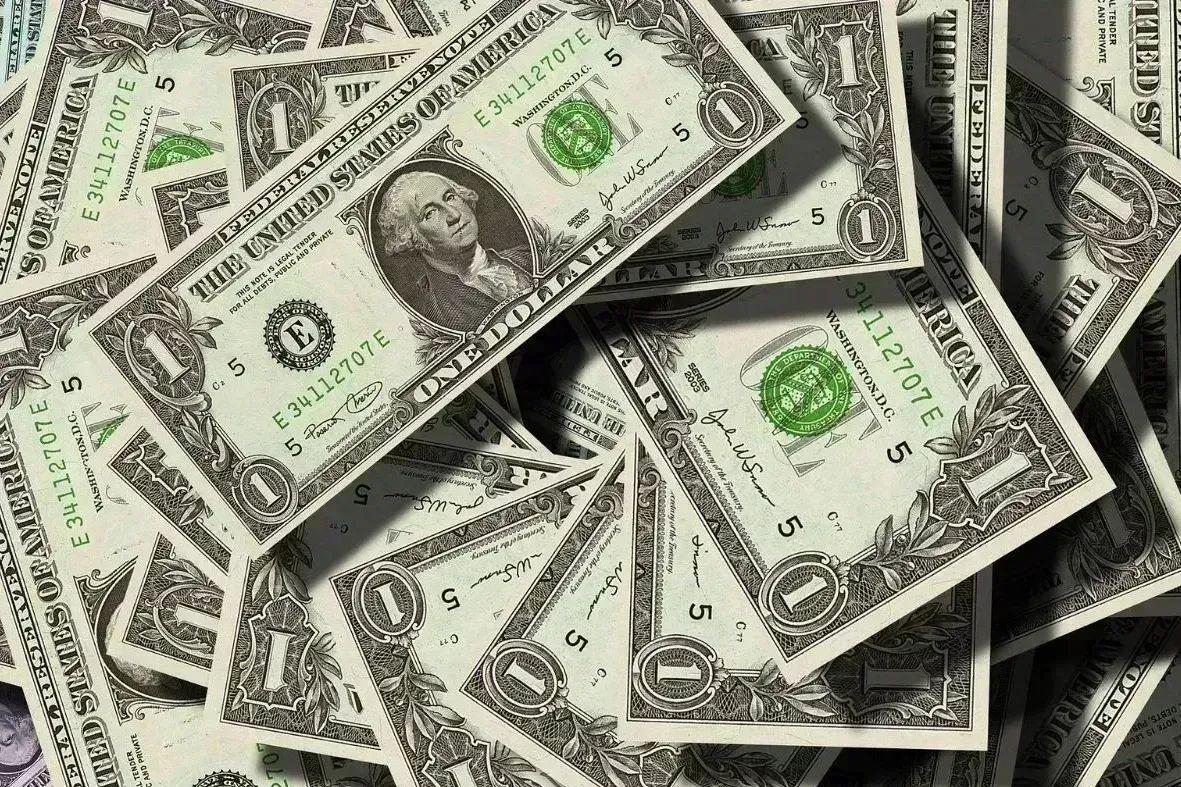 Perto da abertura, às 9h13, o dólar à vista tinha mínima a R$ 5,0791, com queda de 0,15%