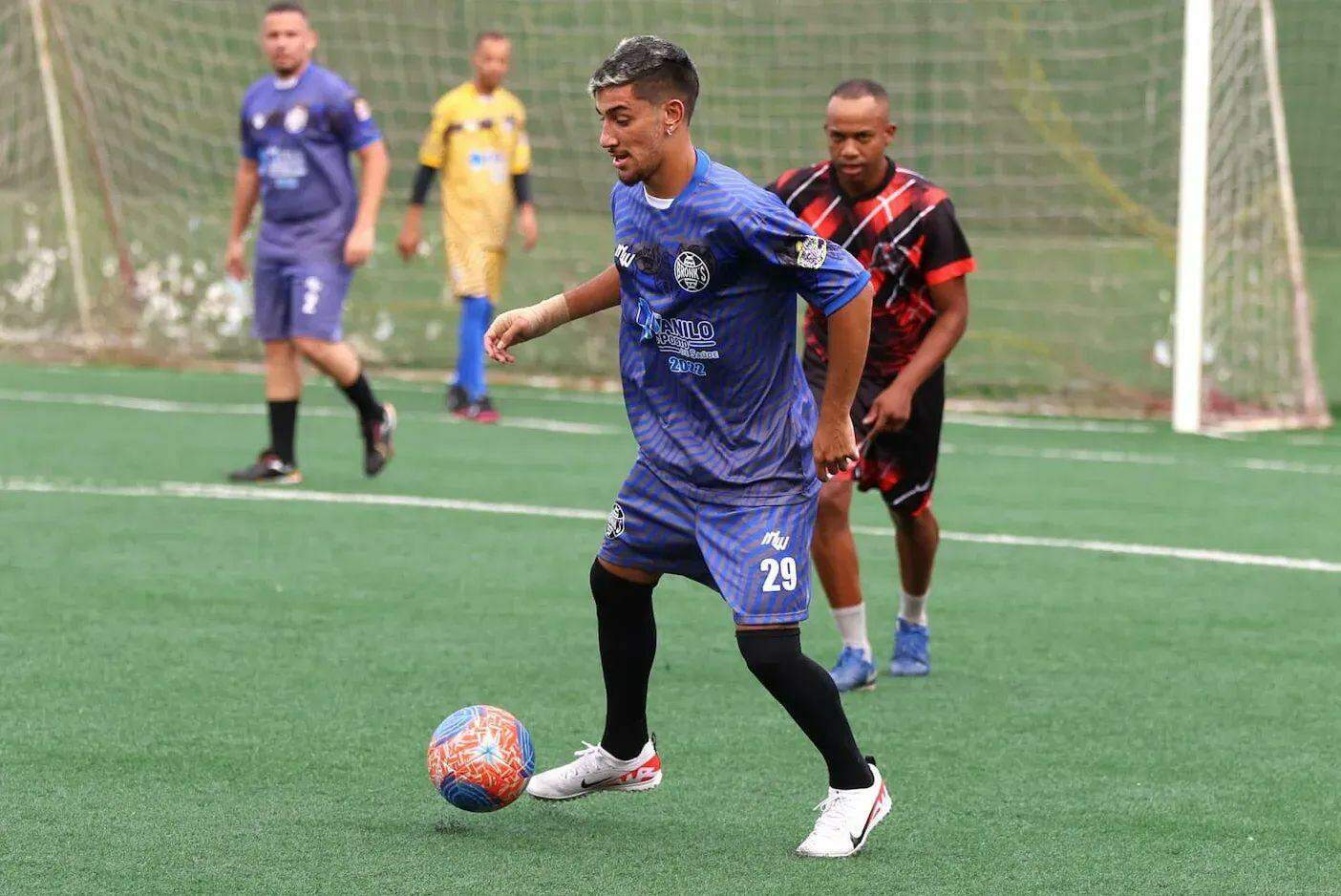 Pedrinho durante jogo beneficente em dezembro, no Centro Esportivo Pagão, na ZN