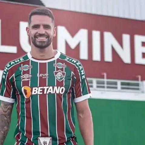 O meia é carioca e já passou pelo Fluminense quando era bem mais novo