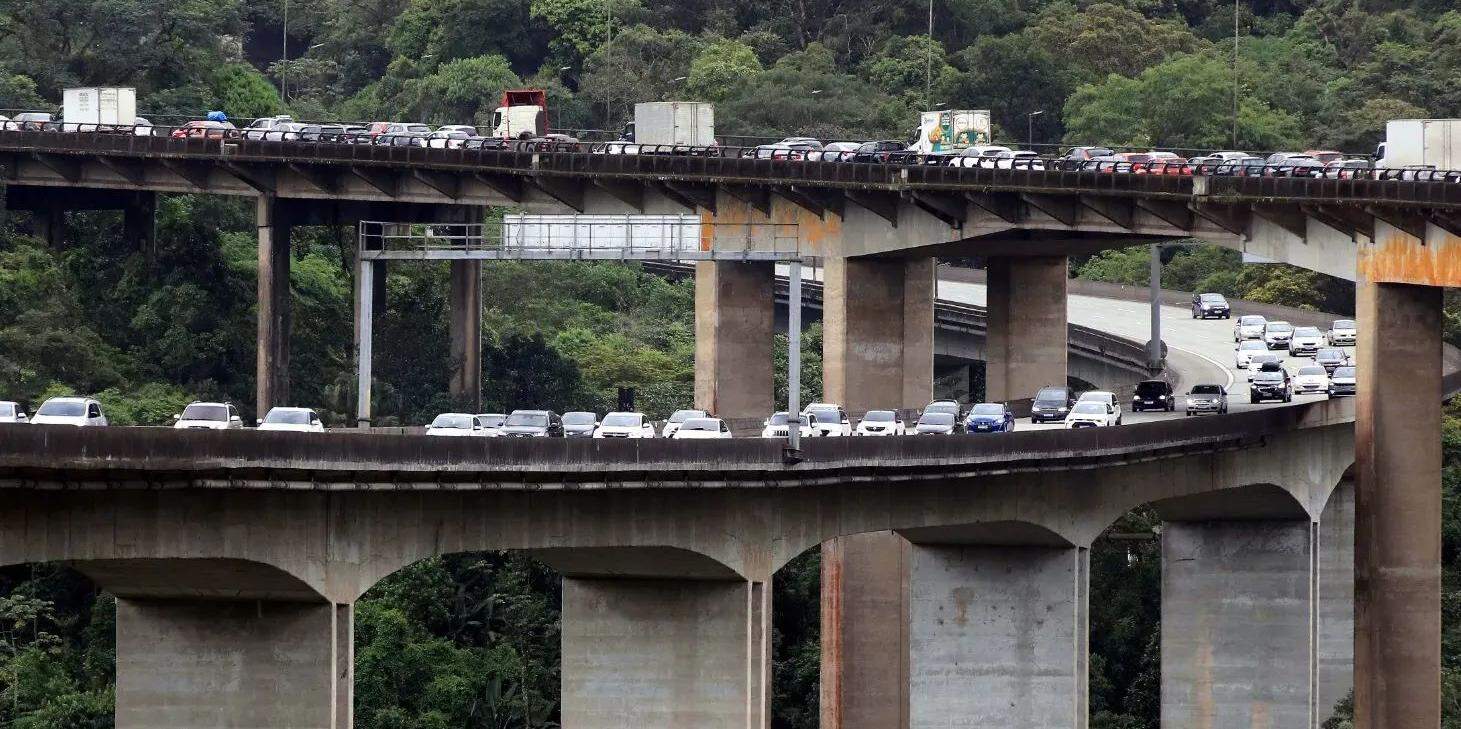 Rodovia dos Imigrantes terá interdição na pista Norte para a passagem de cargas especiais ao longo da semana