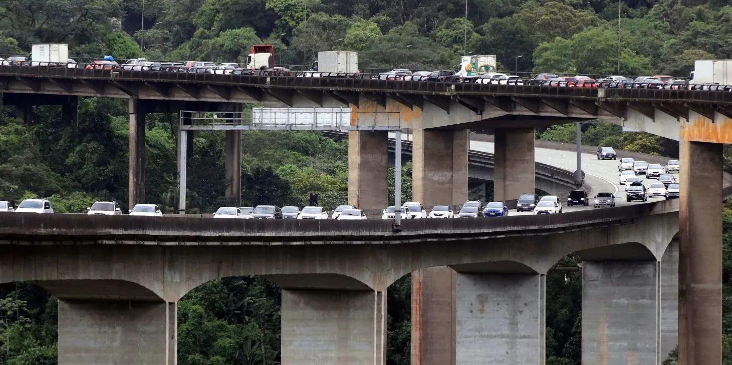 O projeto da terceira pista da Rodovia dos Imigrantes teve o parecer técnico da Cetesb aprovado na quarta (25) pelo Conselho Estadual do Meio Ambiente (Consema)