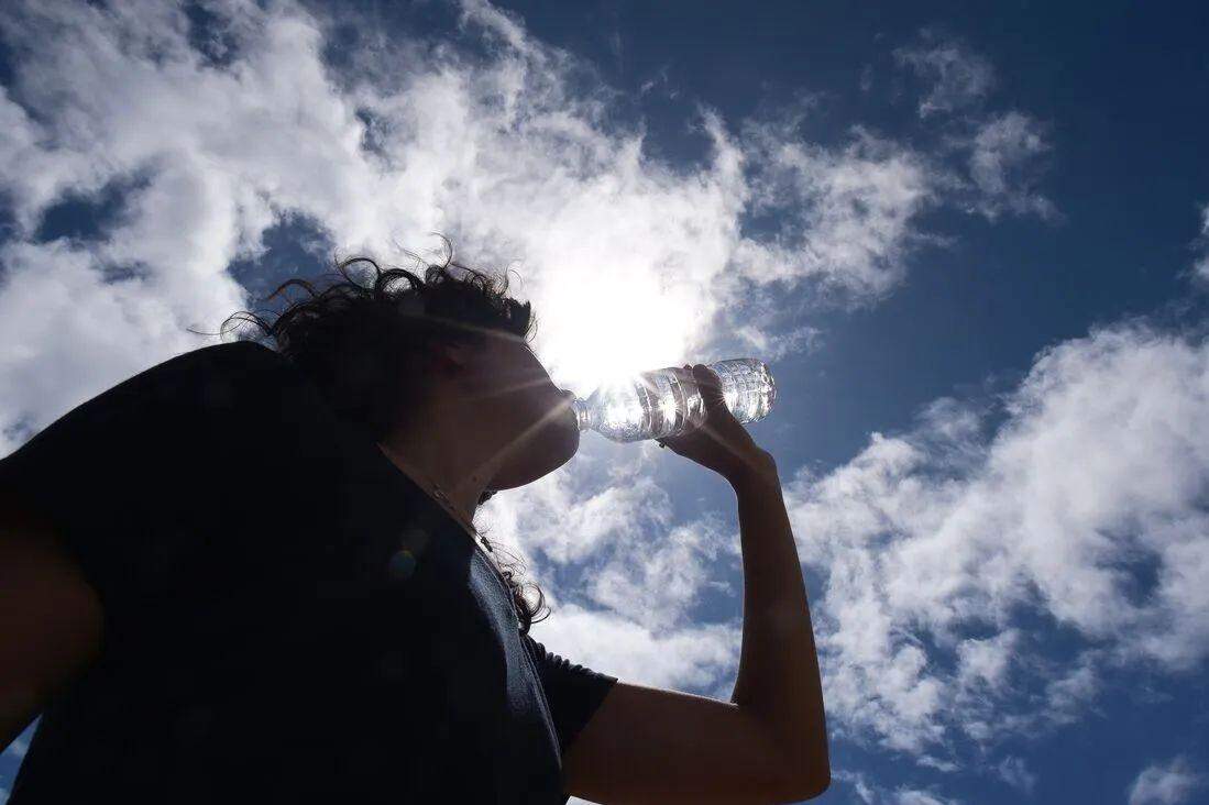 Os termômetros podem alcançar os 40°C em áreas do interior, enquanto a Capital paulista pode registrar máximas próximas dos 36°C