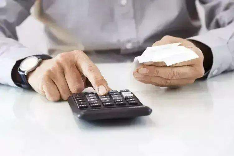 Profissionais de diferentes áreas estarão no Grupo Tribuna para discussões sobre decisões financeiras