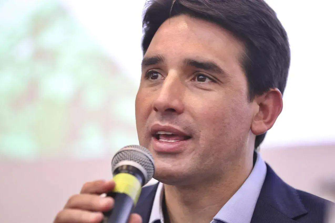 “Esses projetos (leilão do STS10 e outros, como o túnel Santos-Guarujá)vão transformar a logística nacional e garantir avanços expressivos na competitividade do Brasil no mercado global. (...) O ano de 2024 foi o melhor da história do setor portuário brasileiro”, Silvio Costa Filho, ministro de Portos e Aeroportos