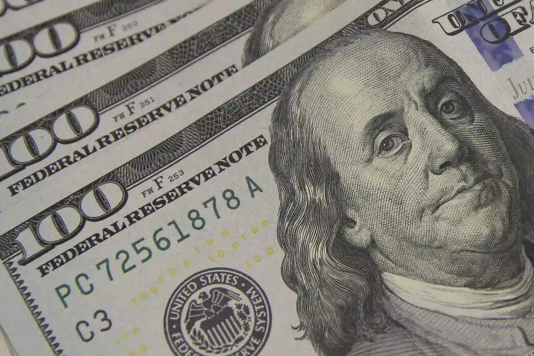 Dólar no fim de 2026 passa de R$ 5,30 para R$ 5,25, aponta Focus