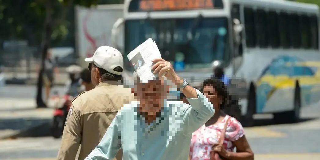 A desidratação, a exaustão e as complicações cardíacas são alguns dos problemas que podem ser causados pelas altas temperaturas