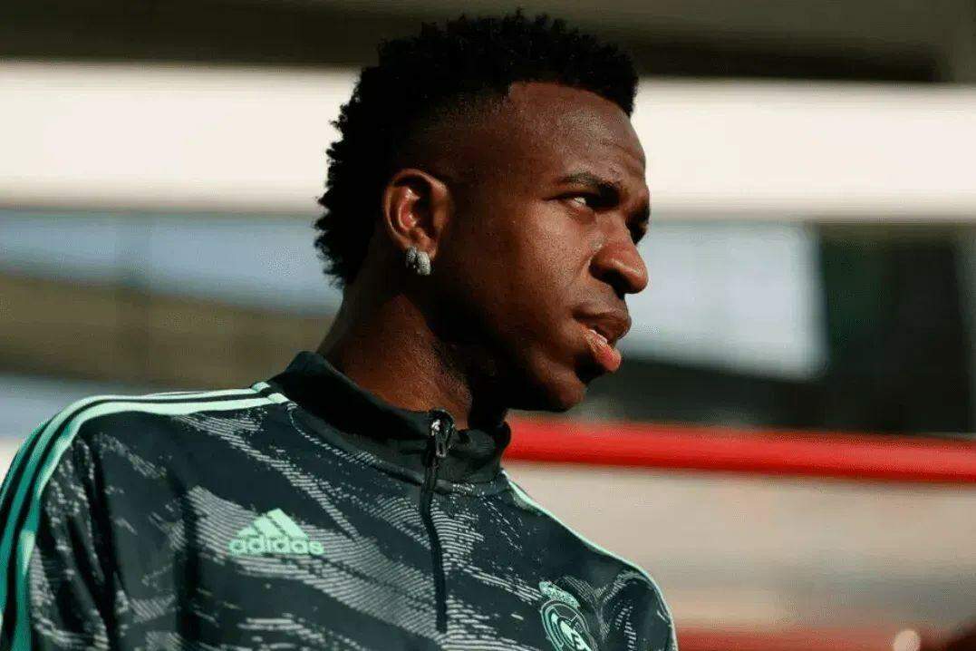 Vini Jr anota 20 gols no Real pela 5ª temporada seguida e se iguala a lendas como CR7 e Puskas