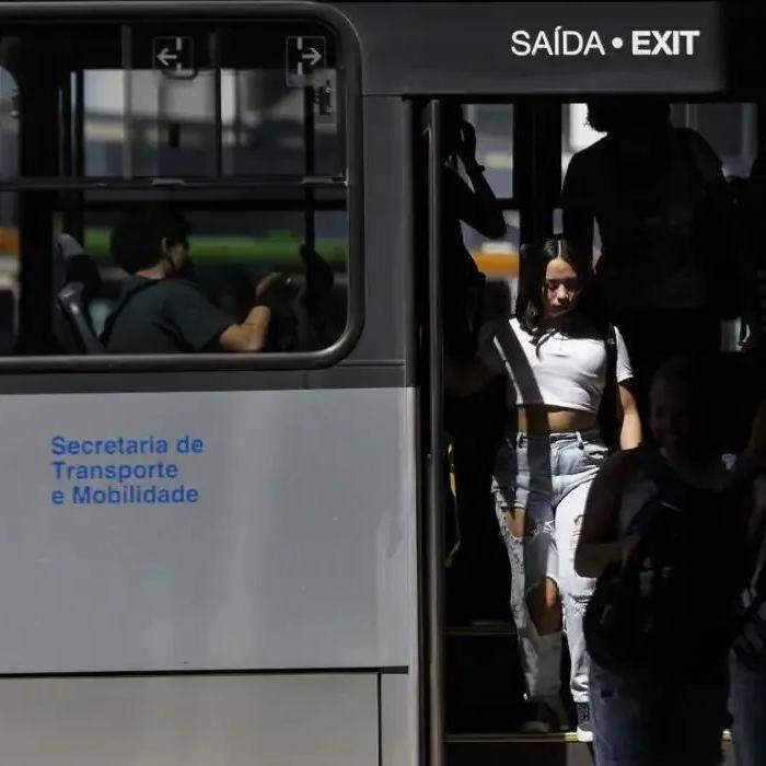 Entre os pontos vetados estão dispositivos relacionados à implementação de gratuidades e descontos tarifários para usuários