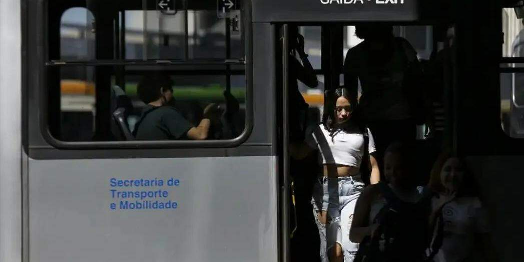 Entre os pontos vetados estão dispositivos relacionados à implementação de gratuidades e descontos tarifários para usuários
