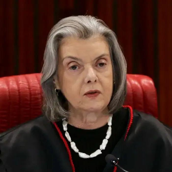 Cármen Lúcia diz que é aconselhada a deixar STF por ataques machistas