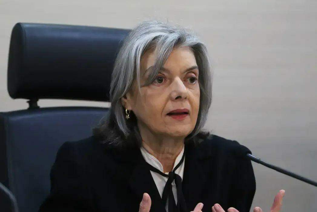 A ministra Cármen Lúcia votou contra a junção das petições sobre os ministros Alexandre de Moraes e André Mendonça
