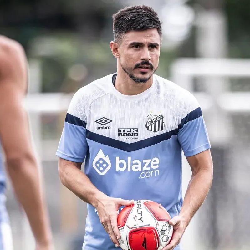 Willian Bigode só voltará a jogar pelo Santos na Série B do Brasileiro