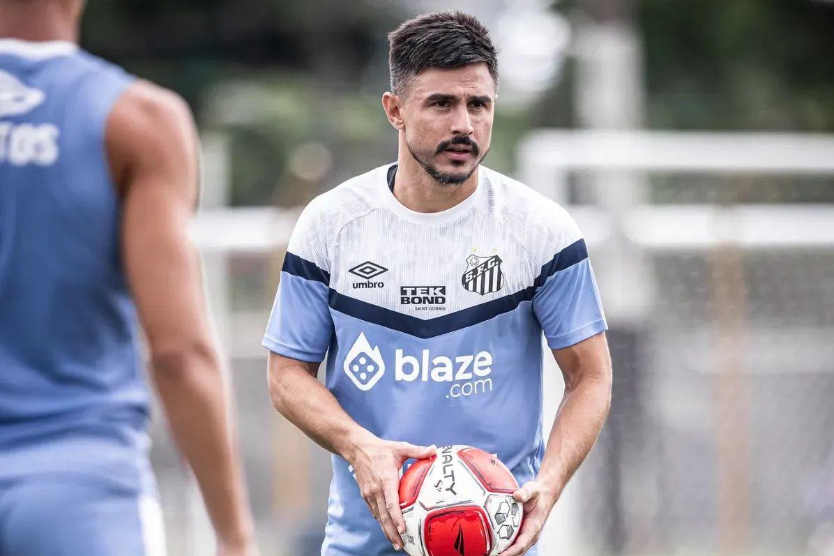 Willian Bigode só voltará a jogar pelo Santos na Série B do Brasileiro