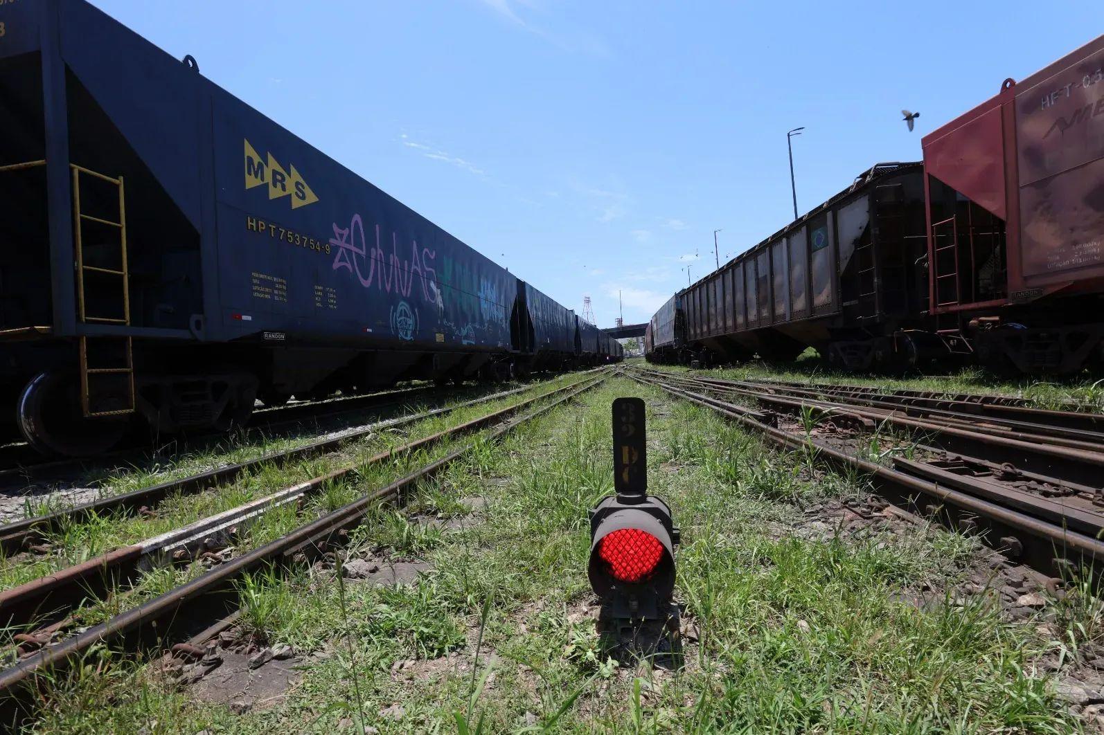 Com a ampliação de ferrovias, parte das cargas atualmente movimentada via rodovia deve convergir para o novo modal de transporte