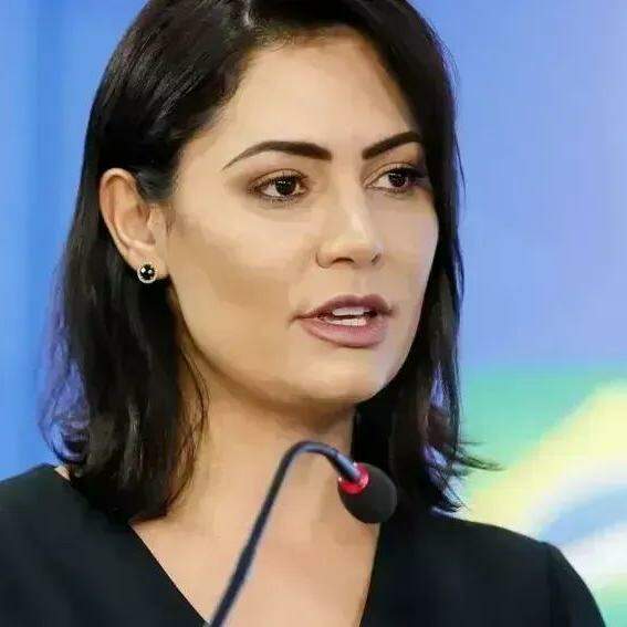 Boletim médico informa que Michelle Bolsonaro teve alta hospitalar