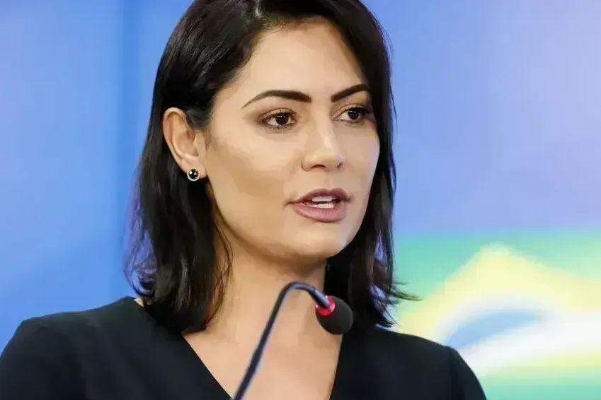 Boletim médico informa que Michelle Bolsonaro teve alta hospitalar
