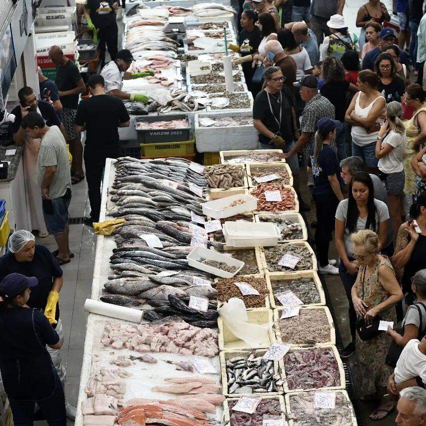 Movimento foi grande nesta quinta-feira (28), no Mercado de Peixes, na Ponta da Praia – o que deve se repetir nesta sexta (29)