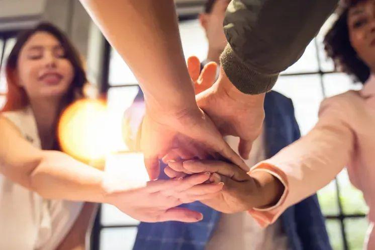 Tribuna Livre: Copo meio cheio, copo meio vazio