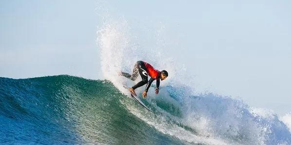 Gabriel Medina caiu diante do jovem americano Cole Houshmand