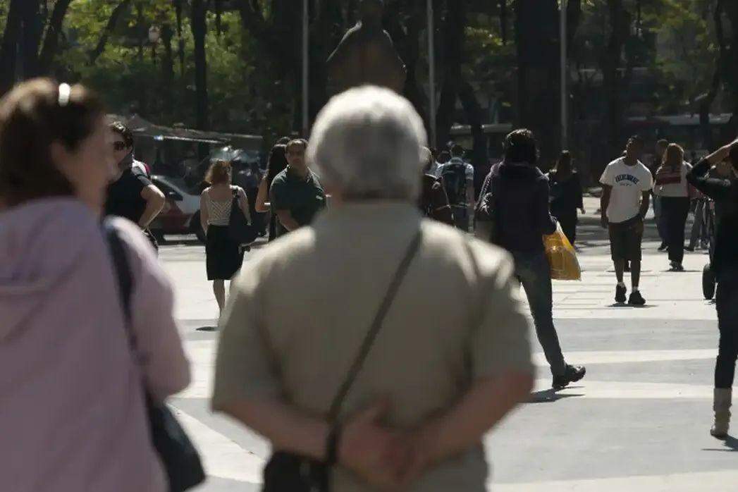 O Brasil envelhece e o país finge que não vê