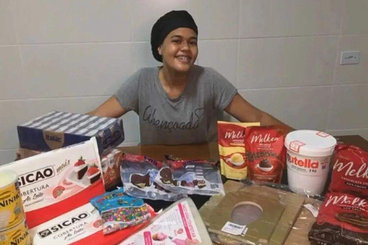 Isabelli começou a vender doces para pagar festa de 15 anos