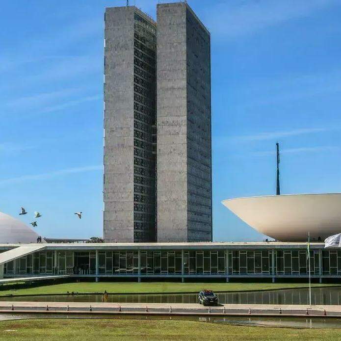 Revisão na lei portuária  ajuda o Brasil