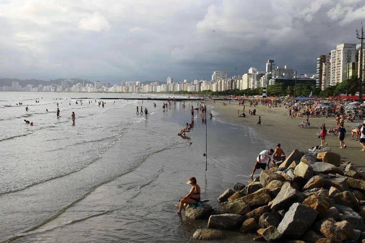 Tempo nublado e sol entre nuvens predominam na Baixada Santista no fim de semana
