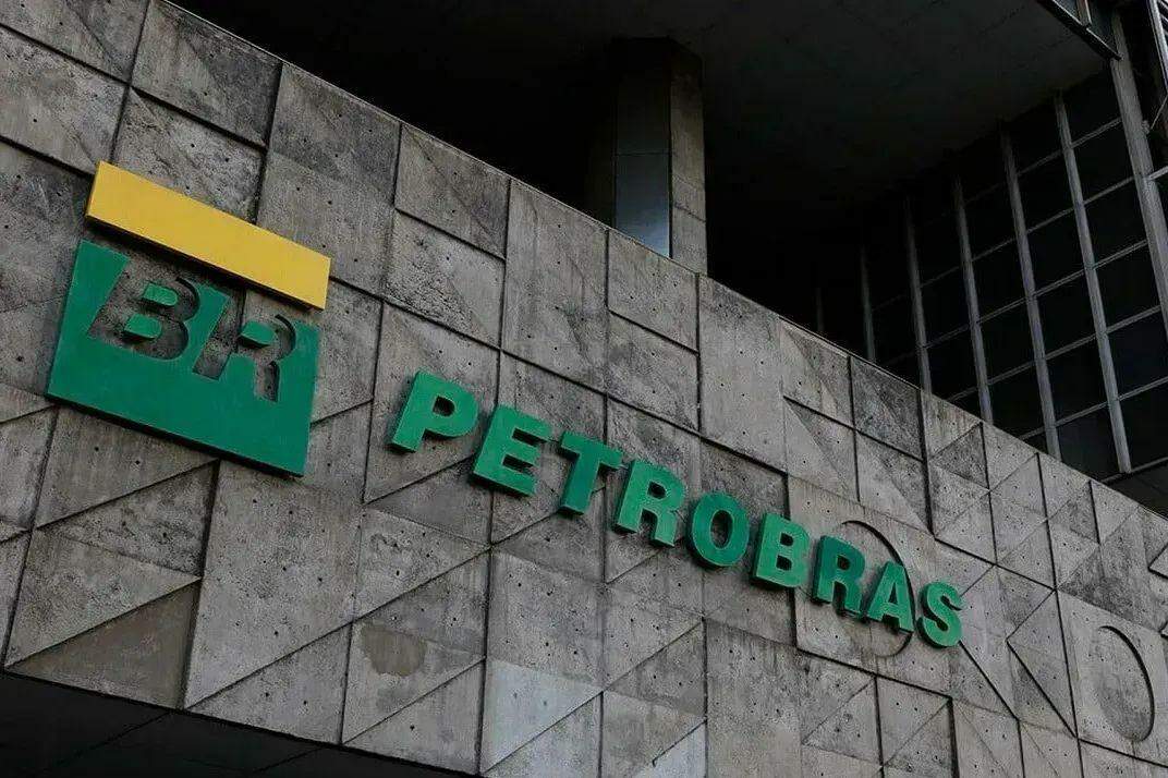  O presidente verbalizou a lógica de que é necessário Estado e empresas estatais induzirem o crescimento econômico por meio de obras e produção locais