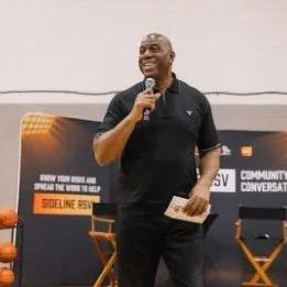 A publicação destaca que o ex-jogador de basquete soube ampliar sua renda