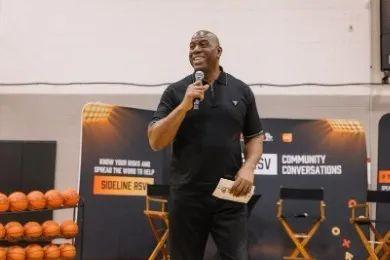 A publicação destaca que o ex-jogador de basquete soube ampliar sua renda