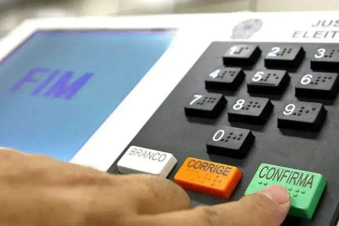 Urnas precisaram ser substituídas em cidades da Baixada Santista