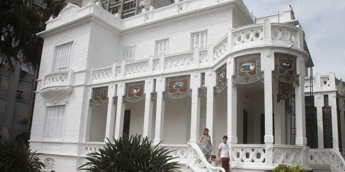 A Pinacoteca Benedicto Calixto fica na Av. Bartolomeu de Gusmão, 15, Boqueirão