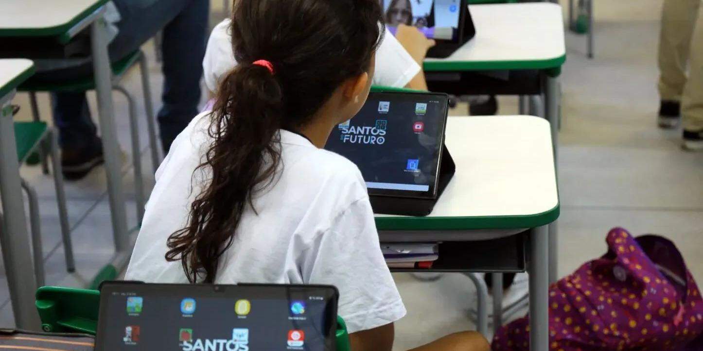 A rematrícula deve ser feita na Unidade Municipal de Educação (UME) onde o estudante está matriculado em 2026