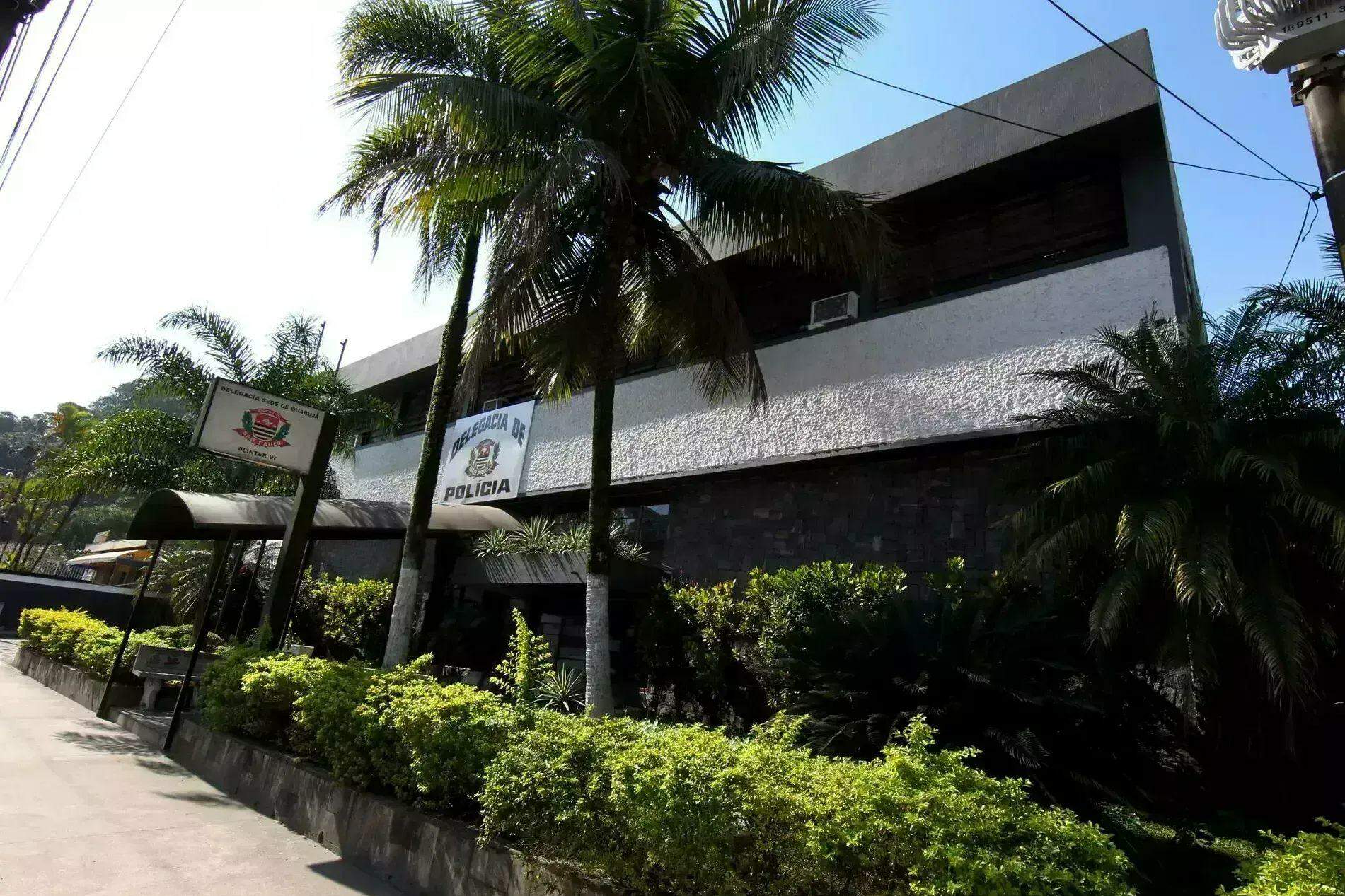 O caso foi registrado como morte decorrente de intervenção policial, legítima defesa e tentativa de homicídio na Delegacia de Guarujá