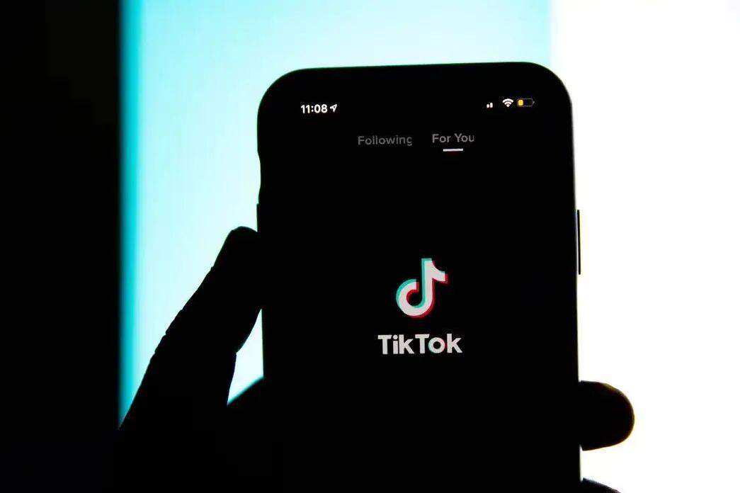 O uso de cache e downloads automáticos pode consumir dezenas de gigabytes ao longo do tempo, deixando o aparelho mais lento