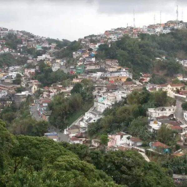 Policial militar foi atingido por disparo na perna durante patrulhamento no Morro São Bento, em Santos